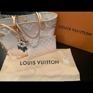Louis Vuitton Neverfull by the Pool Brume